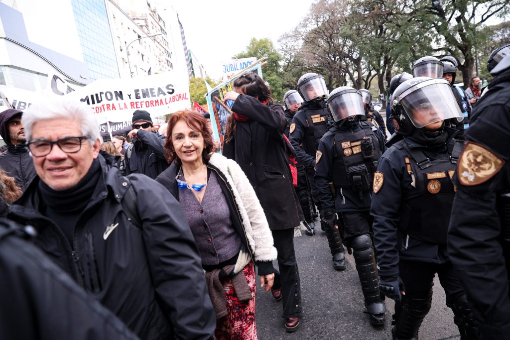 Estado presente: gases policiales y plata de los jubilados para financiar a los bancos
