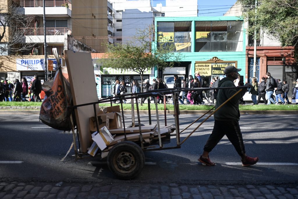 San Cayetano: el espejo del presente