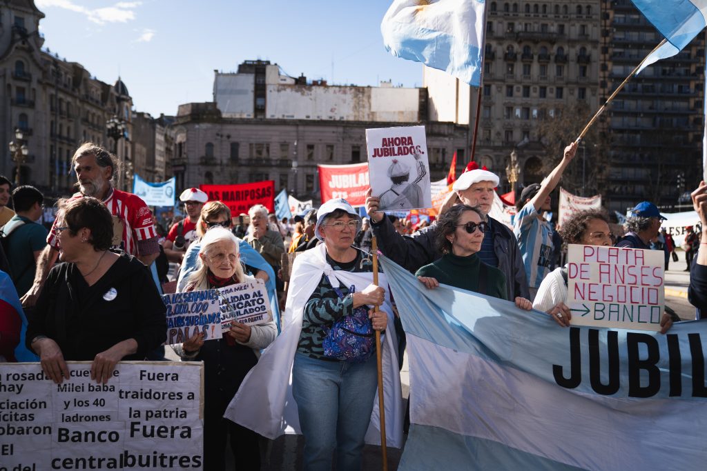 Jubilados: datos de la desigualdad y una radio abierta para denunciar amenazas