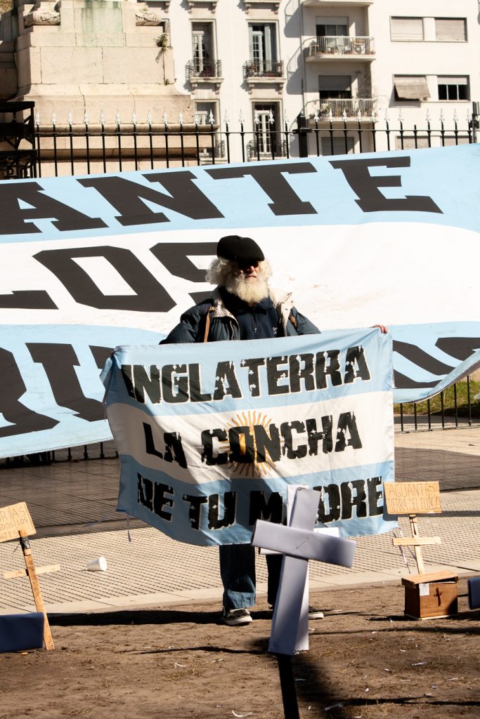 Marcha de jubilados: la cruz del sur