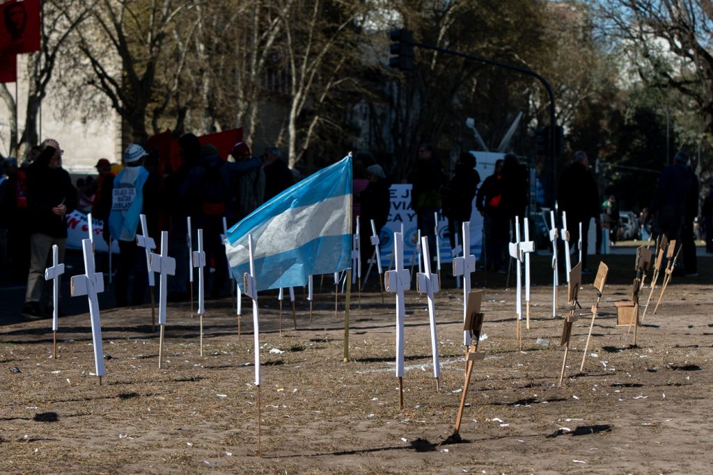 Marcha de jubilados: la cruz del sur