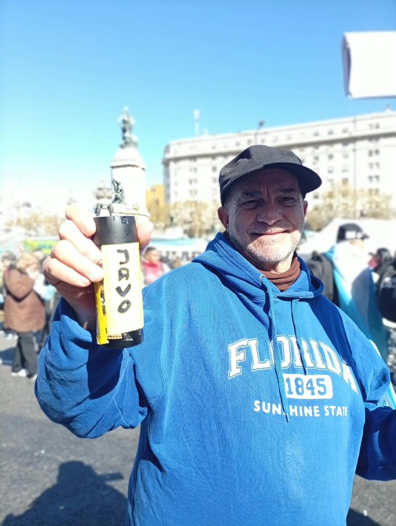 Marcha de jubilados: la cruz del sur
