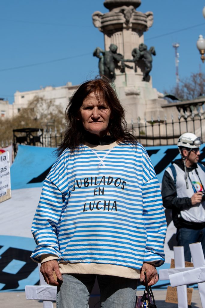 Marcha de jubilados: la cruz del sur